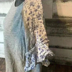 Women’s top size medium